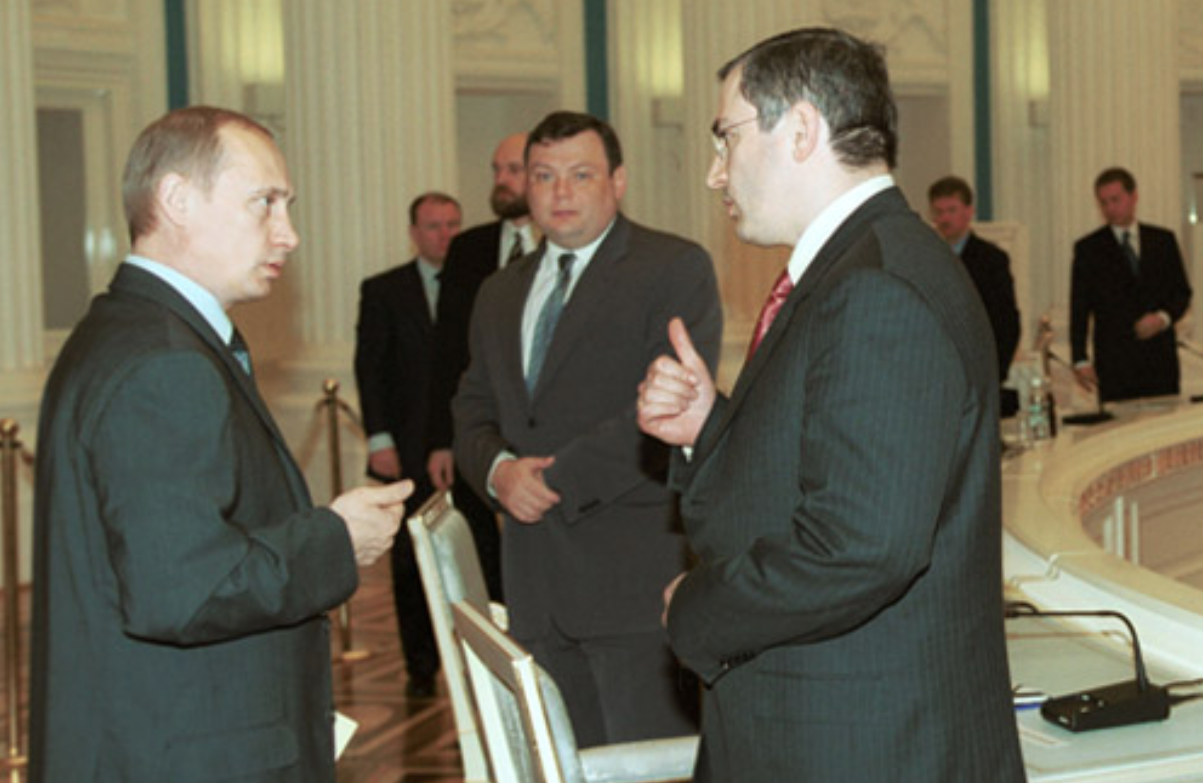 Russian President Vladimir Putin talking to Russian oligarch Mikhail Khodorkovsky in May 2001.